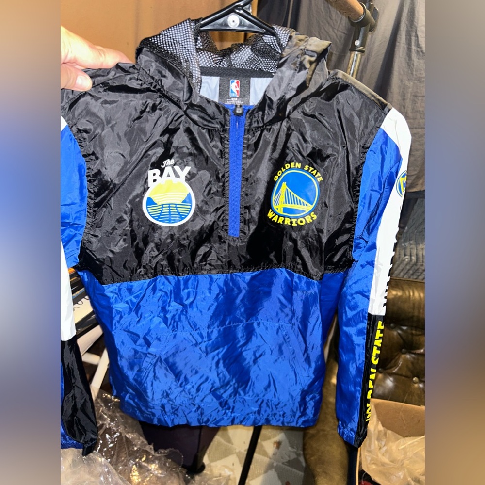 Golden State Warriors windbreaker jacket size medium 10/12 boys